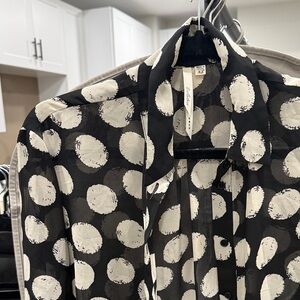 🔴 $15 SALE - Bellatrix Black and White Circle Pattern Blouse